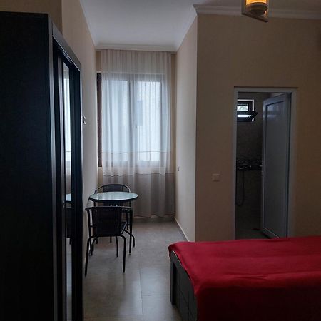 Sunny House Kobuleti Hotell Rom bilde